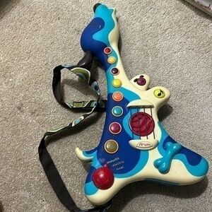 Strum kids guitar